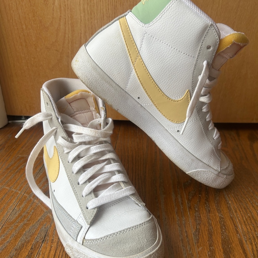 Nike  Men’s Blazer Mid Vintage White with Pale Yellow Swoosh (item2)